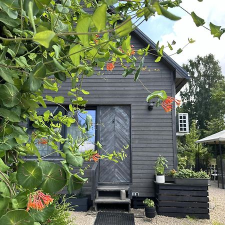 Amazing Little House On An Island With Garden Riga Exterior foto