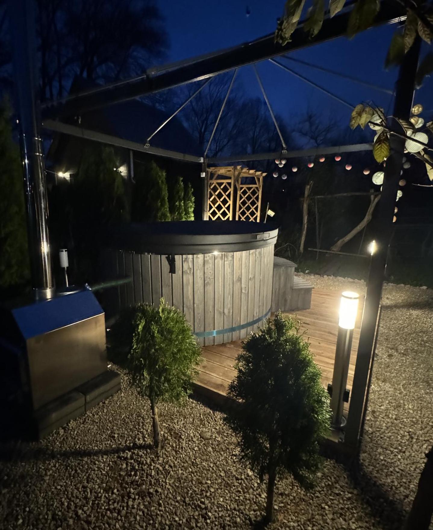Amazing Little House On An Island With Garden Riga Exterior foto